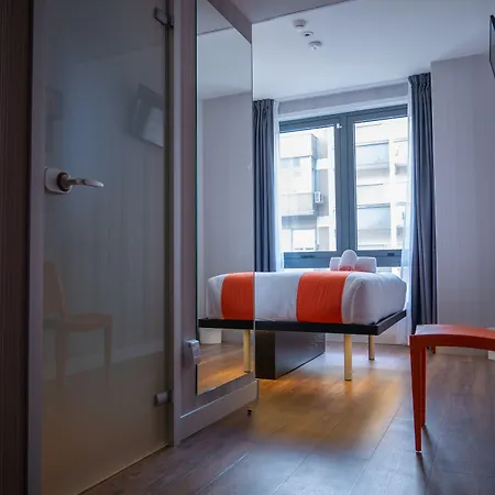 Готель Easyhotel 2*