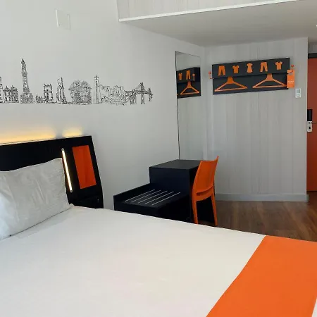 Easyhotel