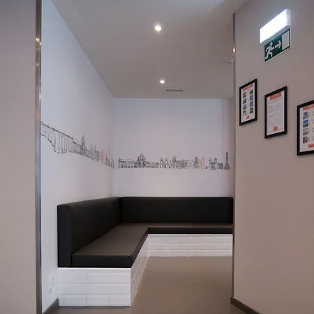 Easyhotel Готель Лісабон