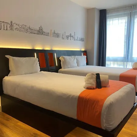 Easyhotel Отель
