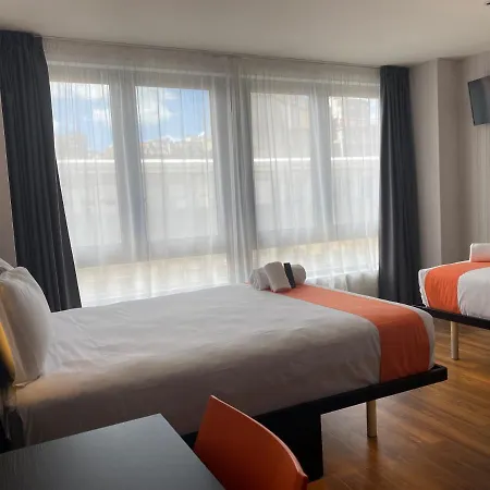 Easyhotel Отель