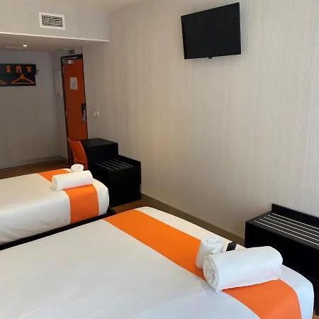 Готель Easyhotel 2*