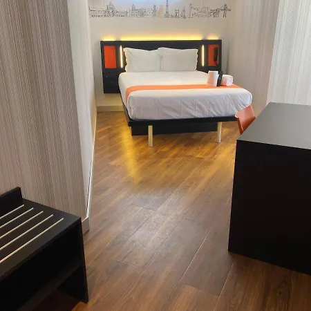 Easyhotel Отель 2*