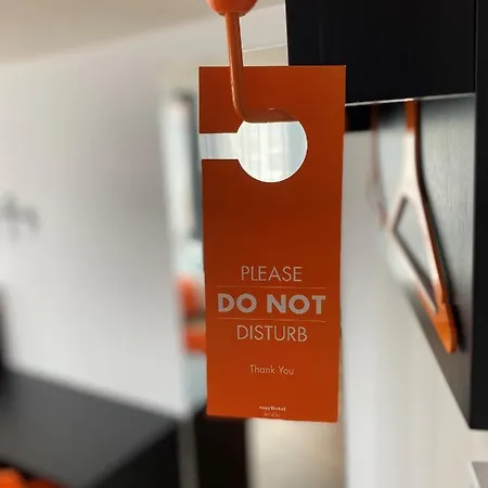 Hotell Easyhotel 2*