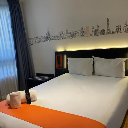 Готель Easyhotel