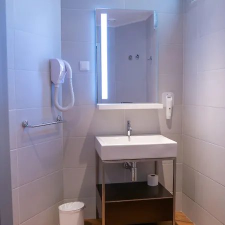 Easyhotel Hotell 2*
