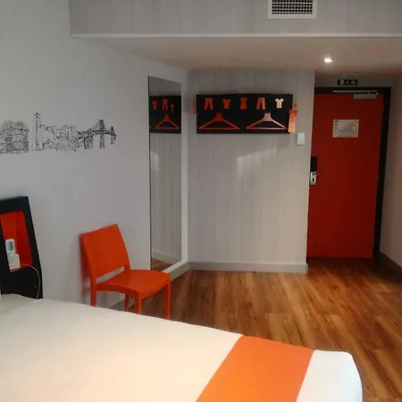 Отель Easyhotel 2*