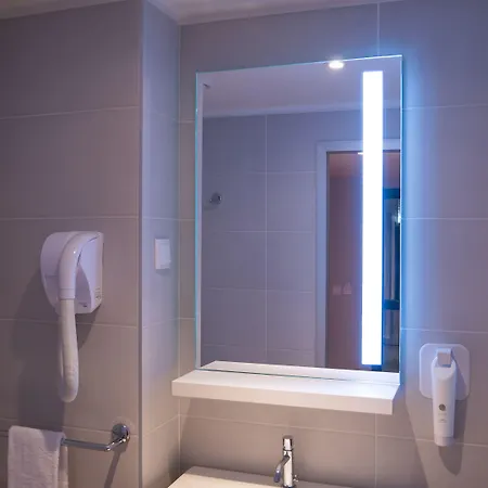 Hotell Easyhotel 2*