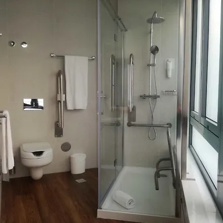 Hotell Easyhotel 2*