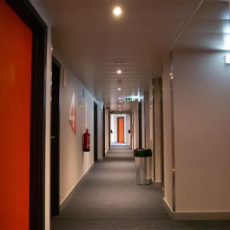 Easyhotel Отель