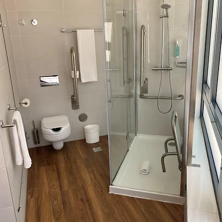 Easyhotel Hotell 2*