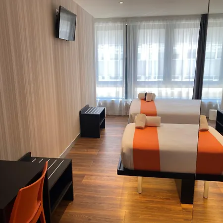 Easyhotel Отель 2*