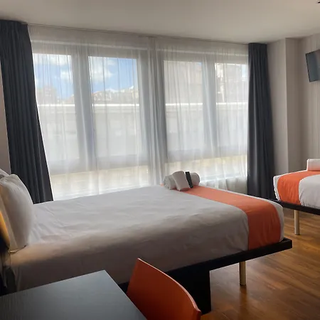 Отель Easyhotel