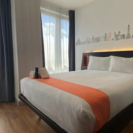 Easyhotel Отель 2*
