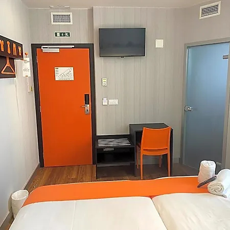 Easyhotel Hotell 2*