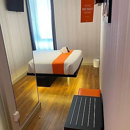 Easyhotel Hotell 2*
