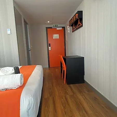 Easyhotel