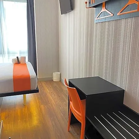 Easyhotel 酒店