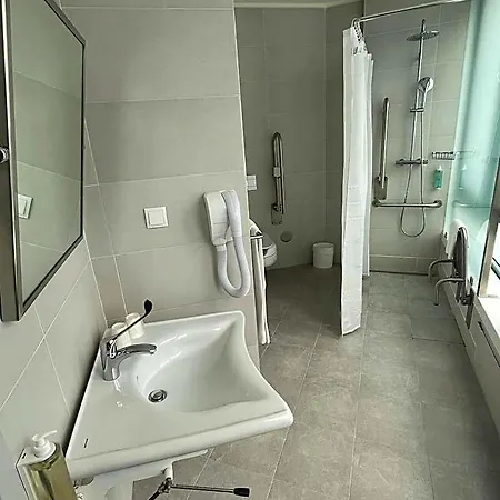 酒店 Easyhotel 2*