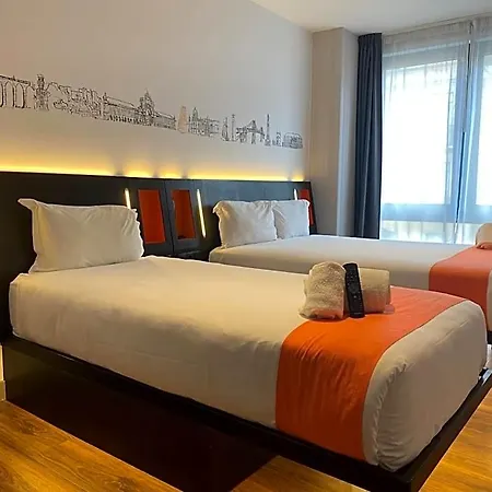 Easyhotel Hotell 2*