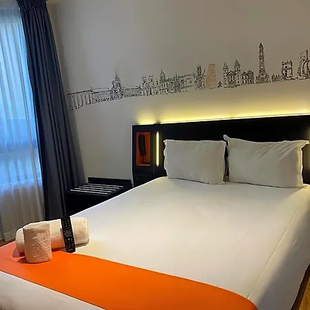 Easyhotel Hotell 2*
