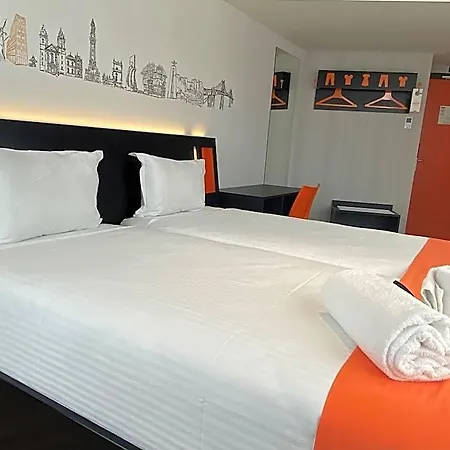 Easyhotel