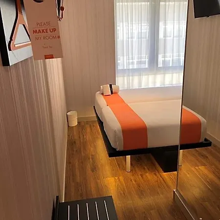 Easyhotel 酒店 2*