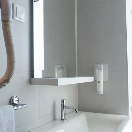 Easyhotel Hotell