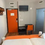 Hotel Easyhotel 2*