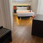 Easyhotel Hotel 2*