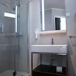 Easyhotel Hotel 2*