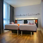 Easyhotel 2*