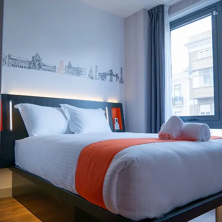 Easyhotel 2*